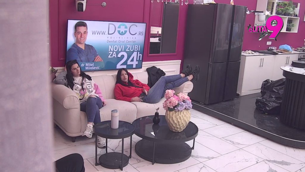 POPUT ROGOVA U VREĆI: Sara ušla u sukob za Borom, pa briznula u plač: NEMOJ DA MI SE OBRAĆAŠ! (VIDEO)