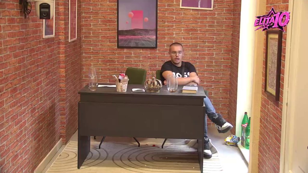 Besna kao ris: Laura u šoku jer joj Karić ne posvećuje pažnju (VIDEO)