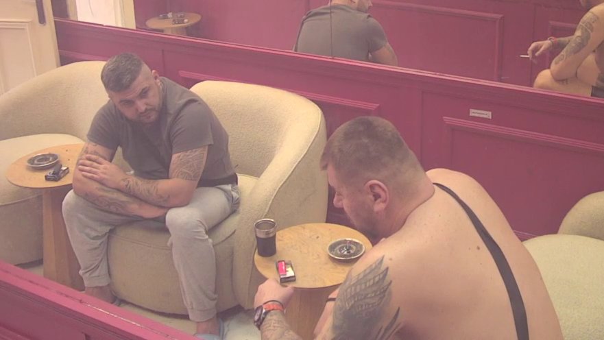 Zaprepašćen sam i razočaran Asminom! Mustafa Durdžić žestoko o Maji, ni za Janjuša više ne štedi reči: Glumi tu nekog frajera...