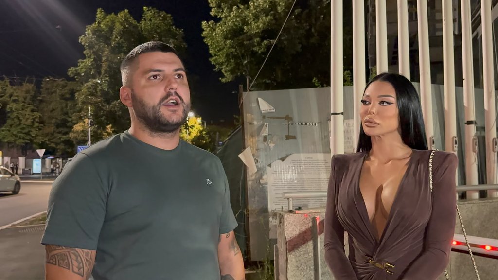 Maja i Asmin bez odeće, a svetla prigušena... Alibaba podelio delić INTIMNE ATMOSFERE, ovome se niko ne bi nadao (FOTO)