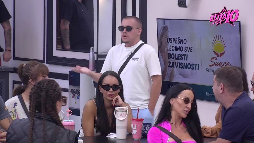 Svi znamo ko je ona i koliko je namazana: Karić ponovo potkačio Staniju, Dača skočio kao oparen da brani drugaricu! (VIDEO)