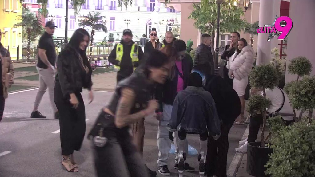 Obezbeđenje doletelo munjevitom brzinom! Mina zaurlala na Aneli, pljušte prozivke na sve strane (VIDEO)