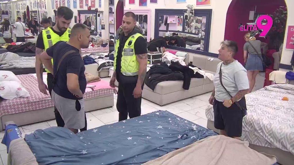 Doživeo pomračenje! Bora i ukućani u nikad žešćem sukobu, pljušte uvrede, obezbeđenje odmah reagovalo (VIDEO)