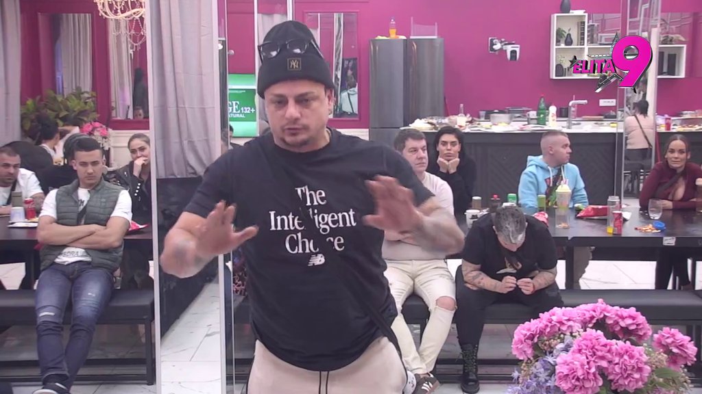 Zaurlala iz petnih žila: Mini pala roletna i Terzu upozorila da se ne igra s njom, on rešio da obustavi svaku komunikaciju! (VIDEO)