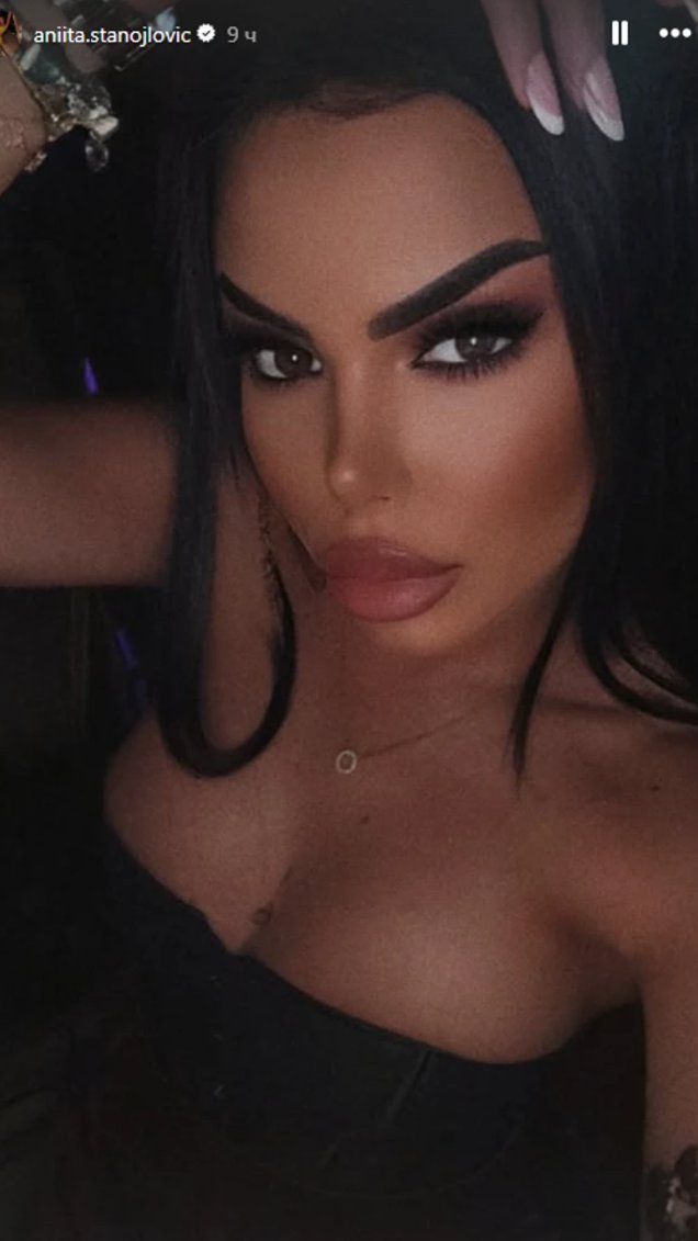 GRUDI SAMO ŠTO NE ISPADNU IZ KORSETA! Anita Stanojlović promenila lični opis, pa se zavodljivo slikala: Ovo kao da nije ona (FOTO)