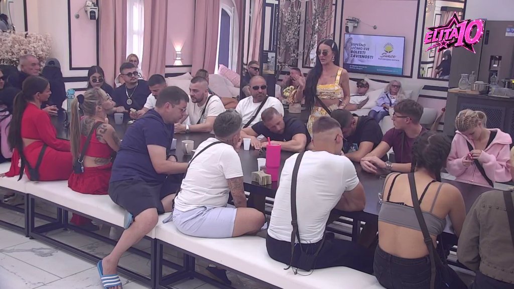 Mislim da se blamiraš! Poršelina razvezala jezik o Vanji: Ispljunula joj sve u lice, pa se prešaltala na Mahira (VIDEO)