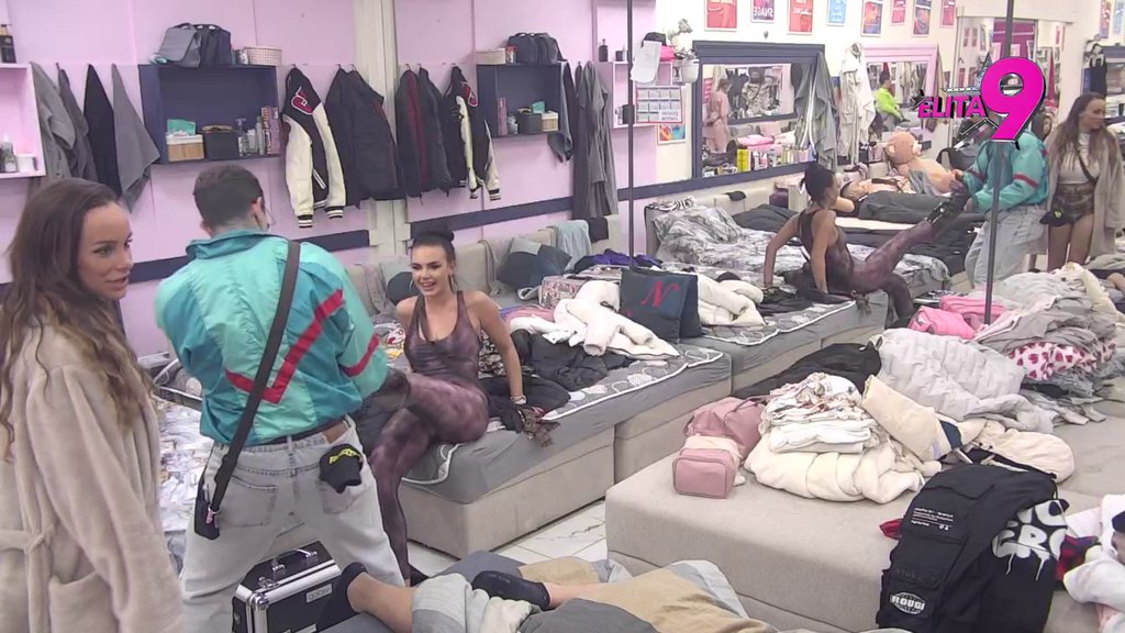 Instant karma!? Anita se prevrnula kad je Teodora nahvatala nju i Đukića u Bebičinom krevetu: Anđelova reakcija sve zbunila (VIDEO)