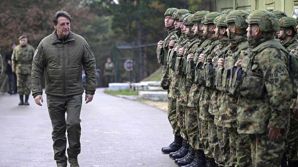 Gašić drugog dana Božića obišao pripadnike Vojske Srbije u Kopnenoj zoni bezbednosti