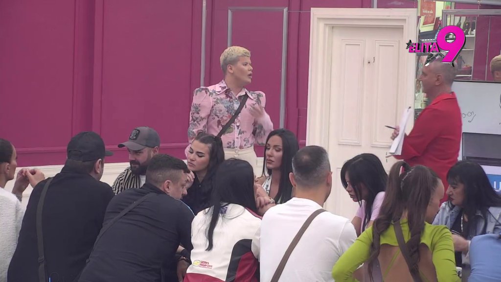 Ori se sve! Anđelo zaurlao zbog prirode odnosa Anite i Tamare Radoman, učesnici misle da su njih dve zajedno (VIDEO)