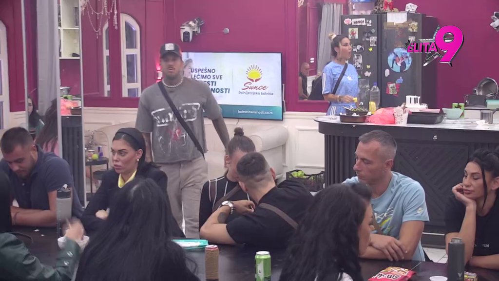 Slao mi je poruke sa lažnog profila! Netrpeljivost između Aneli i Vanje sve više tinja, pa joj Ahmićeva odbrusila: Obrati pažnju na svog dečka (VIDEO)