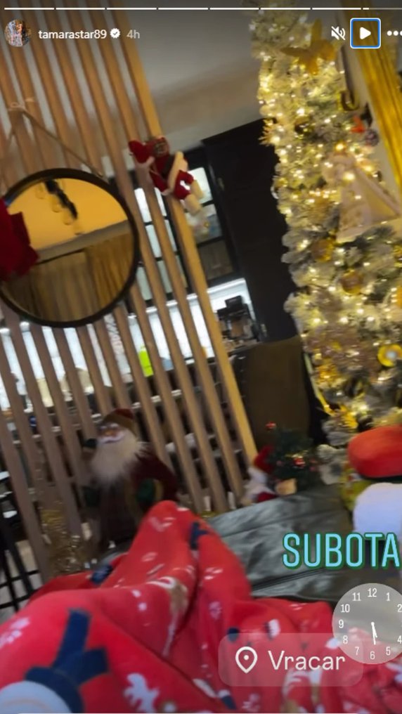 BOLE OČI, ZLATNIJE OD OVOGA NE MOŽE! Tamara Đurić pokazala jelku kao iz bajke, a ćerkica pored pozira kao princeza: Celu kuću okitila, pa se pohvalila (FOTO)