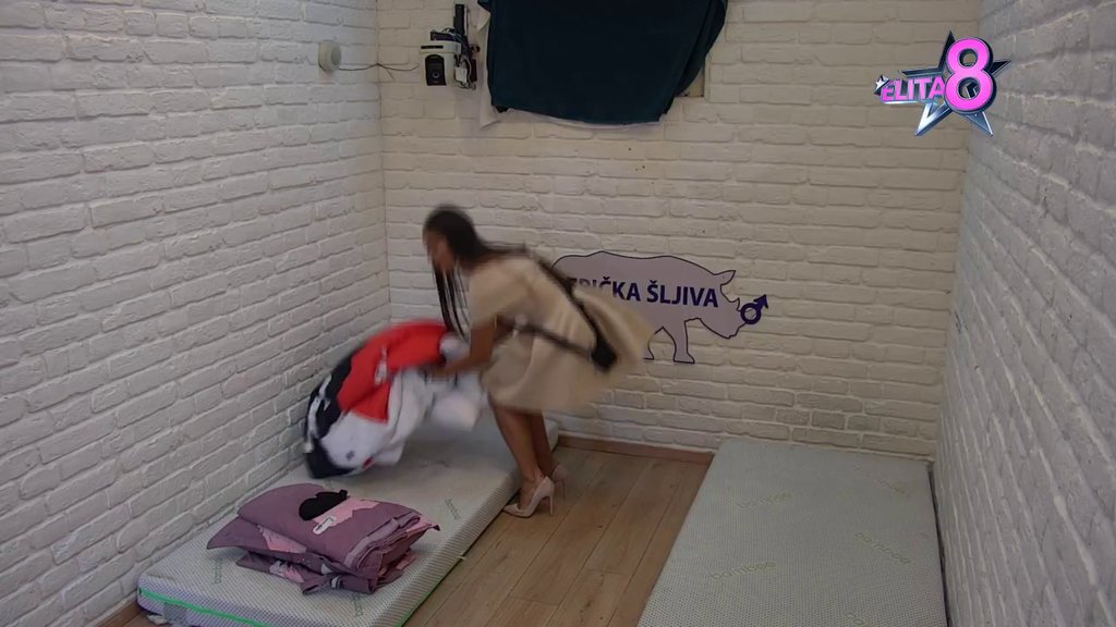RAT U IZOLACIJI! Gastoz odbio da ispuni Anđelinu želju, pa dobio žestoka poniženja : Obuci suknju da ljudi  vide... (VIDEO)