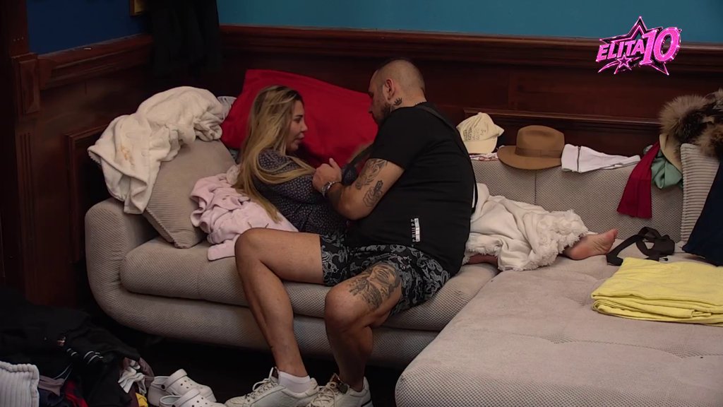 Ti ljubomorišeš na Snupija! Aneli presekla: Izljubomorisala Caru na Anđelu, pa ga odbila za intiman ples: Nisi me ispoštovao (VIDEO)