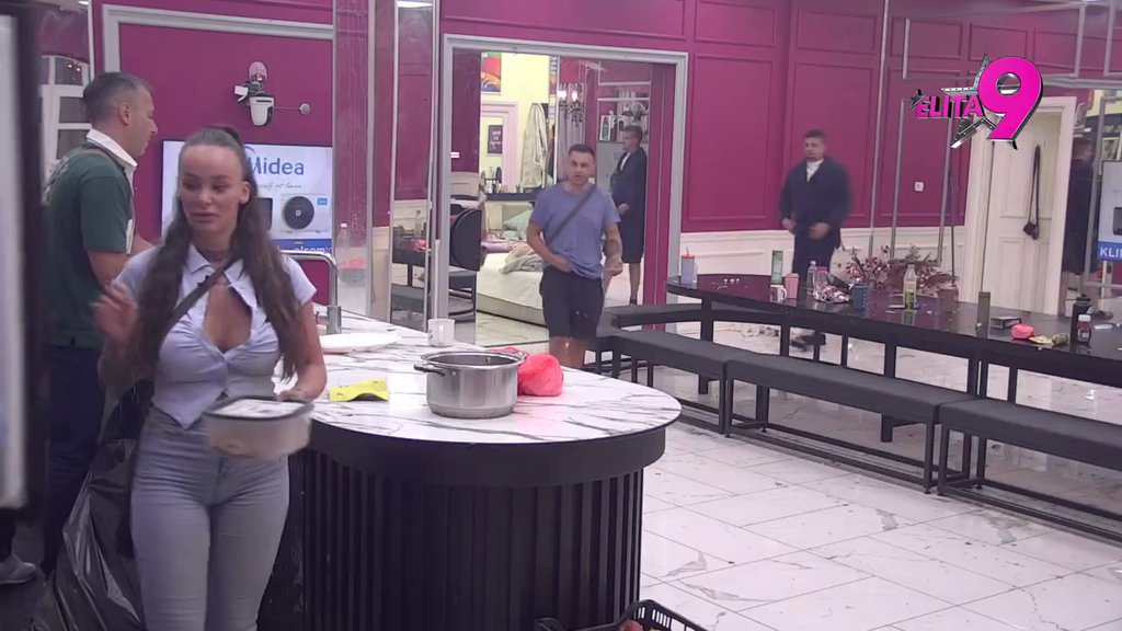 OVO BI GA UČINILO NAJSREĆNIJIM: Teodora stavila Bebici do znanja da je ne zanima, on i dalje tvrdi da komuniciraju (VIDEO)