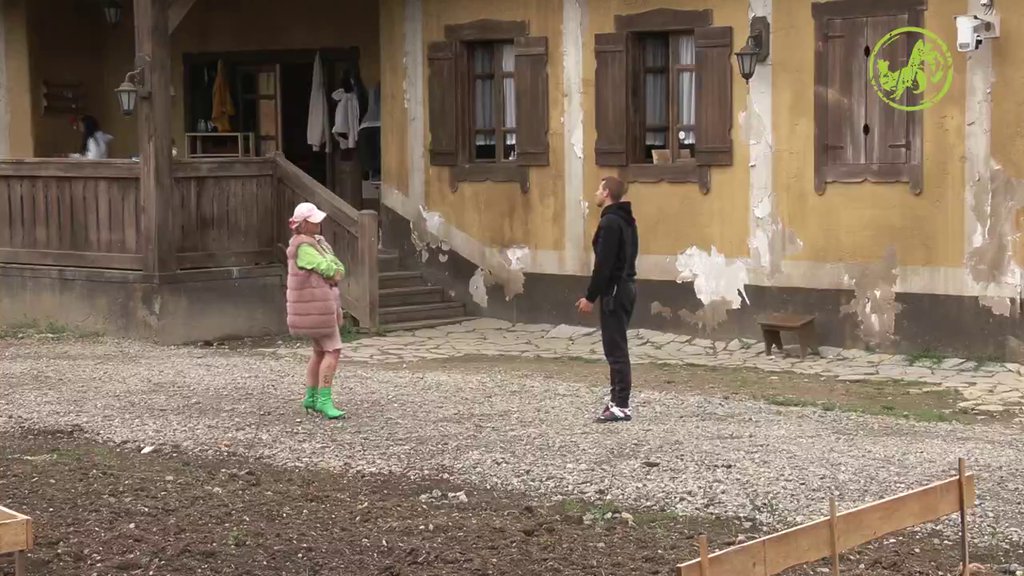 Barbi rastavila Božu na proste činioce: Podsetila ga na svo zlo koje je naneo ženama, pa mu objasnila kako da održava LIČNU HIGIJENU (VIDEO)