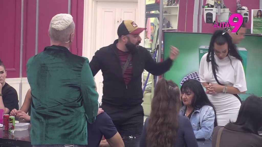 Glumila ledenu kraljicu, pa doživela fras: Aniti gluma nije prošla, pukla i zaurlala iz sveg glasa na Luku zbog pevanja Aneli! (VIDEO)