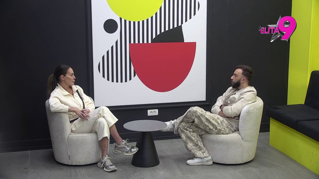 Čudan je, ceo dan šeta krugove: Kačavendu i dalje niko ne može da ubedi da Janjuš nije odlepio za njom, ali je više ne zanima! (VIDEO)