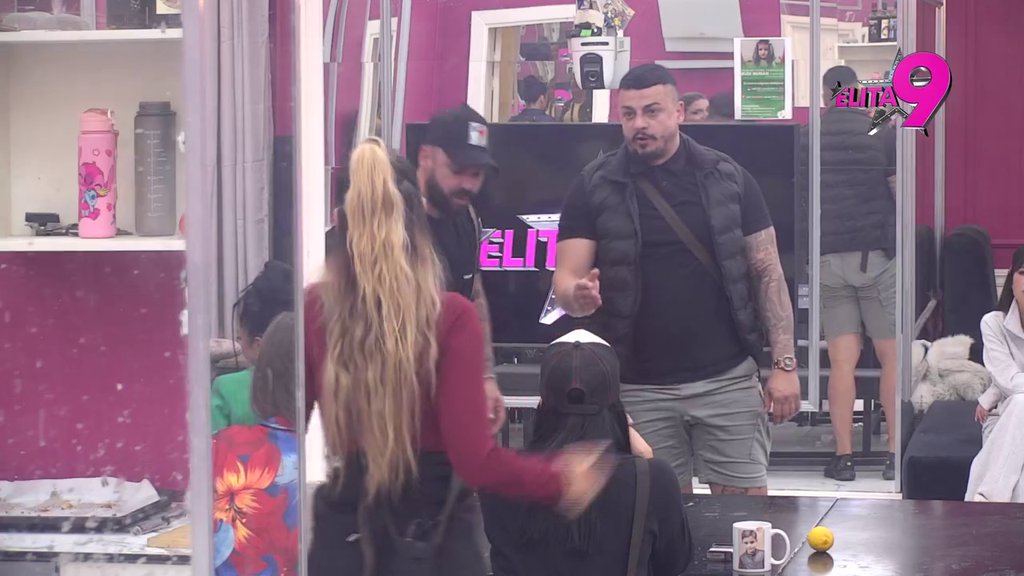 VAPI ZA NJEGOVOM REAKCIJOM?! Terza tvrdi da je Aneli u prodavici NAMERNO pecnula Luku kako bi ga izbacila iz takta: ZAŠTO IMA POTREBU DA SE STALNO SVAĐA S NJIM?! (VIDEO)