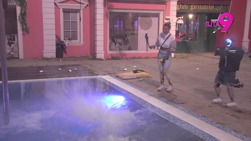 Smejala se kao malo dete, on je jedva izašao iz bazena! Dragana prepričala Dači šta su Aneli i Filip radili tokom žurke! (VIDEO)