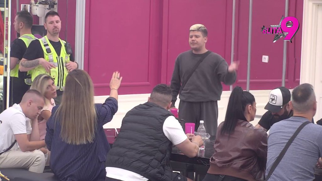 Vređalica Bore Santane opet aktivirana: Jovanu pevačicu urnisao gnusnim prozivkama, pa obelodanio da je spavala sa Karićem! (VIDEO)