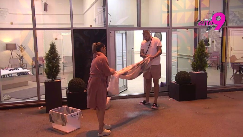 Dokazala da je prava snajka za Prijepolje! Kačavenda upregla Janjuša, rešila da napravi remont u hotelu (VIDEO)