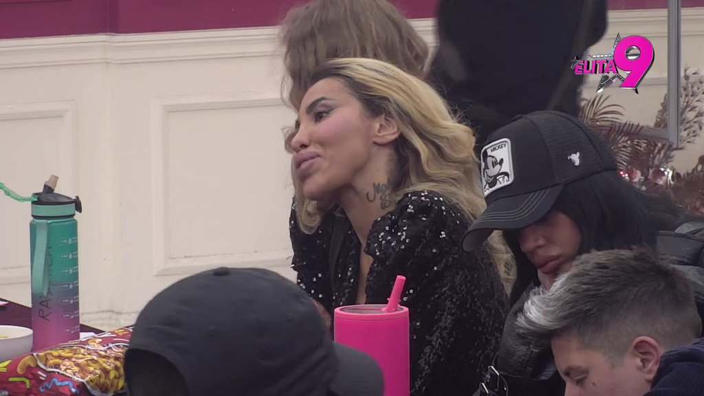 Totalno neočekivano! Rada napravila izuzetak, pa izrecitovala hvalospev o Aneli: Plava kosa i zgodno telo... (VIDEO)