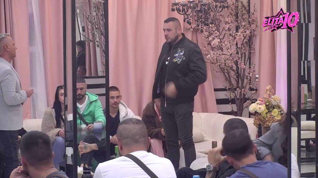 Kad vidim šta ovi rade, meni se zamera razgovor sa Snupijem?! Đukić otkrio da mu se Laura sviđa više od Biljane, Car ih demolirao izlaganjem (VIDEO)