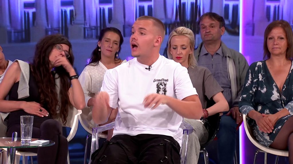 NIJE BILO STRASTI, TO JE SUVI RIJALITI: Dača urnisao Anđelu i Gastoza, a Kačavenda ih zakucala za dno! Nikako ne mogu da poveruju u njihovu ljubav! ONAKVE JE UVREDE TOLERISALA... (VIDEO)