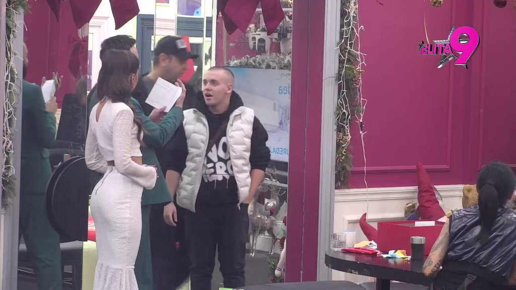 Tenzija dosegla vrhunac! Anđela poručila Mići samo srećnu novu godinu, Dača potkačio Gastoza: Čuo sam da nisi sa onim VEPROM (VIDEO)