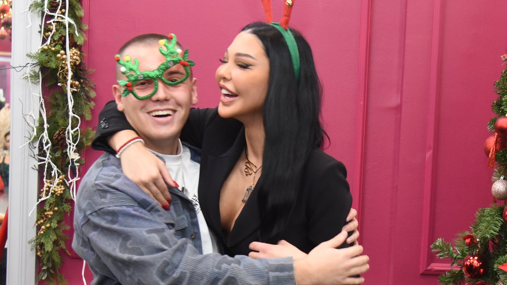 Glumio joj poštara tri meseca, a onda je šok priznanjem uništio: Maja Marinković zaboravila na rat s Dačom, pa ga izgrlila kao nikad! (FOTO)