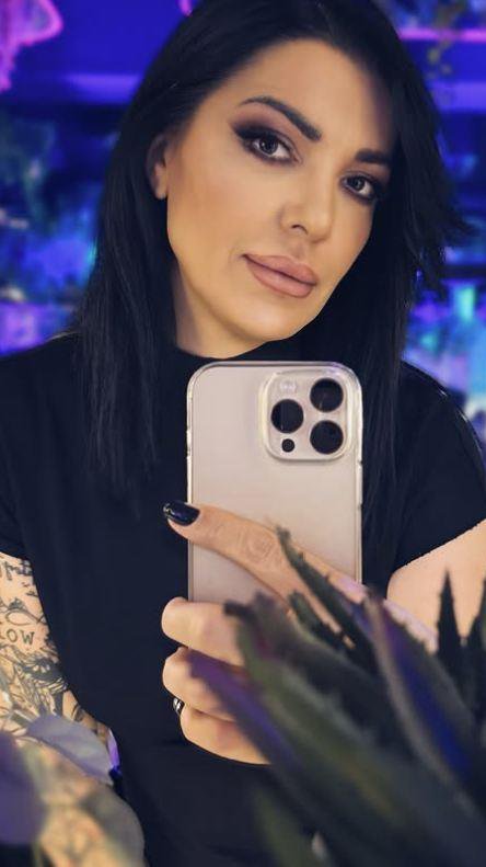 Bivša učesnica Zadruge se zbog kolega povlači s muzičke scene: Koliko ste samo alavi na pare, jadni ste i bedni