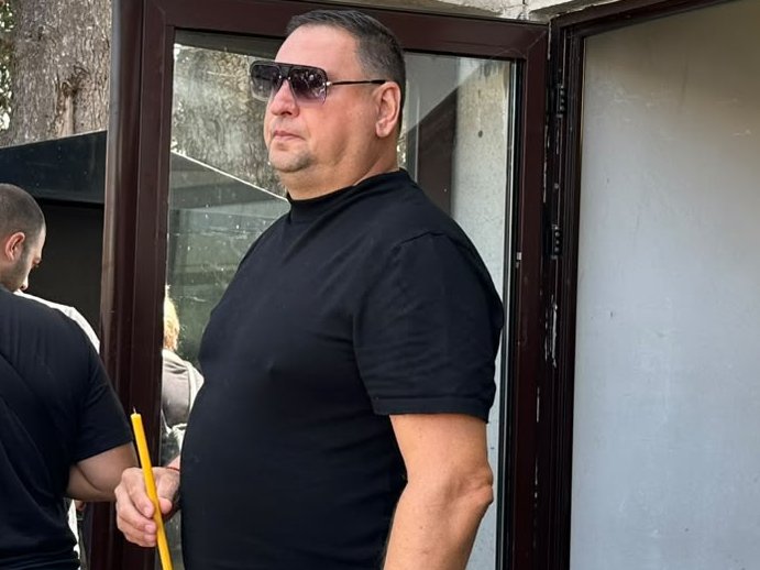 Taki Marinković pružio Bori Santani podršku: Došao na groblje u Sremčici, a od Maje ni traga ni glasa (FOTO)