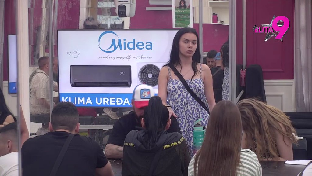 Više ne zna ni sama šta da uradi! Anita traži način da se opere od navodne afere sa Reljom Popovićem, najavila tužbe! (VIDEO)