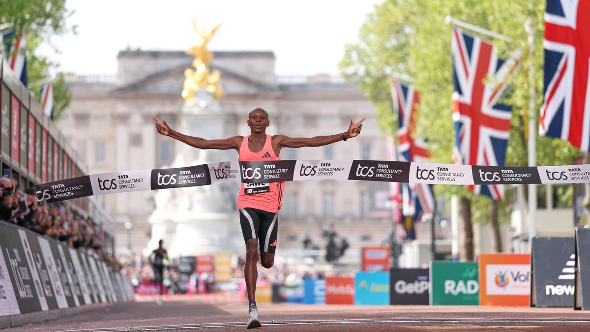 ATLETIKA VIŠE NEĆE BITI ISTA! On je  istrčao maraton ispod 2 sata, ovaj dan će biti upisan u istoriju (FOTO+VIDEO)