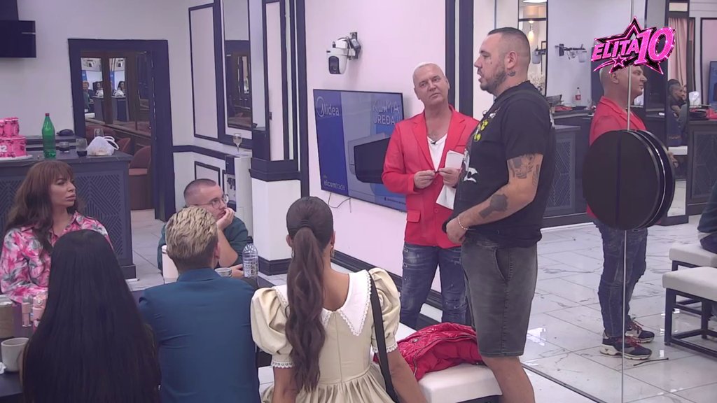 Ako neće ona mene da poštuje, neću ni ja nju: Đukić zapenio na Aneli zbog razgovora sa Carem, pa joj postavio ultimatum! (VIDEO)