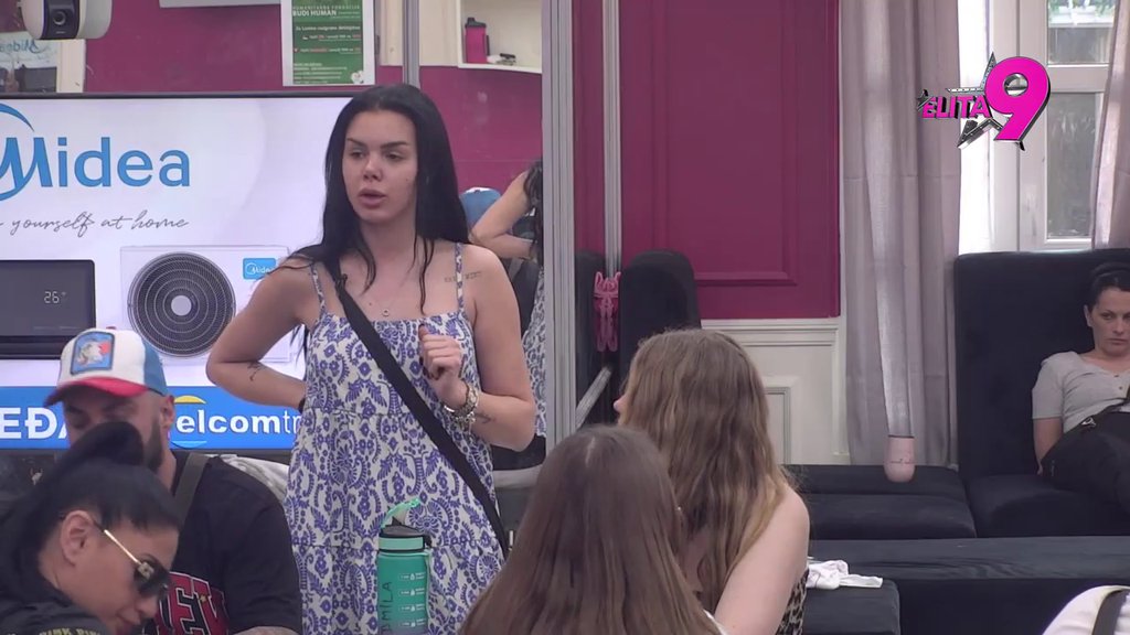 Više ne zna ni sama šta da uradi! Anita traži način da se opere od navodne afere sa Reljom Popovićem, najavila tužbe! (VIDEO)