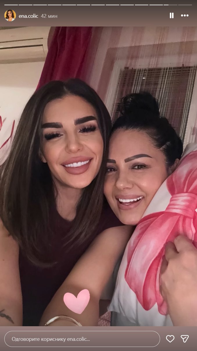 Ena proslavila Badnji dan sa Zlatom i Pejom! Osvanula slika iz pevačicinog doma, tu je i njen sin Matija (FOTO)