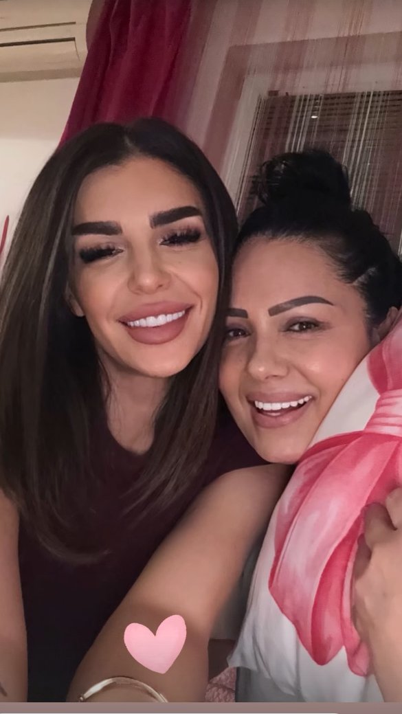 Nas troje smo porodica, UŽIVAMO: Ena i Peja otvorili vrata svog doma za Vaskrs, ona progovorila o odnosu sa Zlatom, pa priznali: Zajedno smo bojili jaja, a Matija... (FOTO)