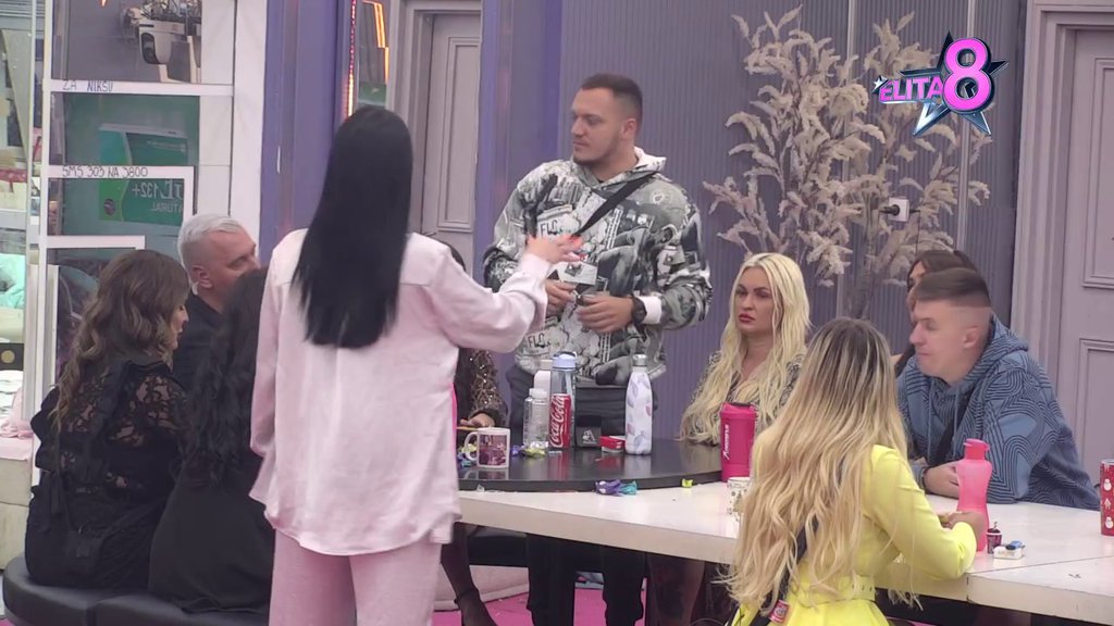 Ti si uličar i ona zna ko si, ali mora da te trpi: Aleksandra razvezala jezik i brutalno urnisala Gastoza, Anđela na sve načine pokušava da ga odbrani! (VIDEO)