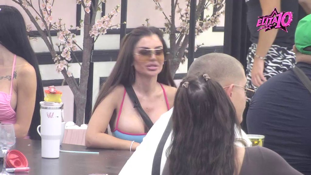 Jasenka na brutalnom udaru: Nema ko ne misli da je dupljak, svi živi je pljuju! (VIDEO)