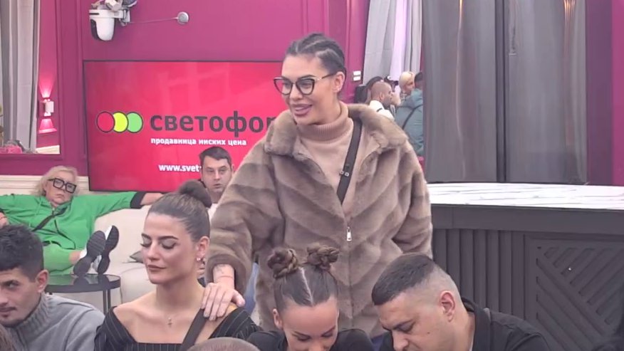 Nema izbacivanja, biće samo ubacivanja: Bora moli Boginju da dahće jer ga to loži, obećao joj ludi provod kod njega na vikendici! (VIDEO)