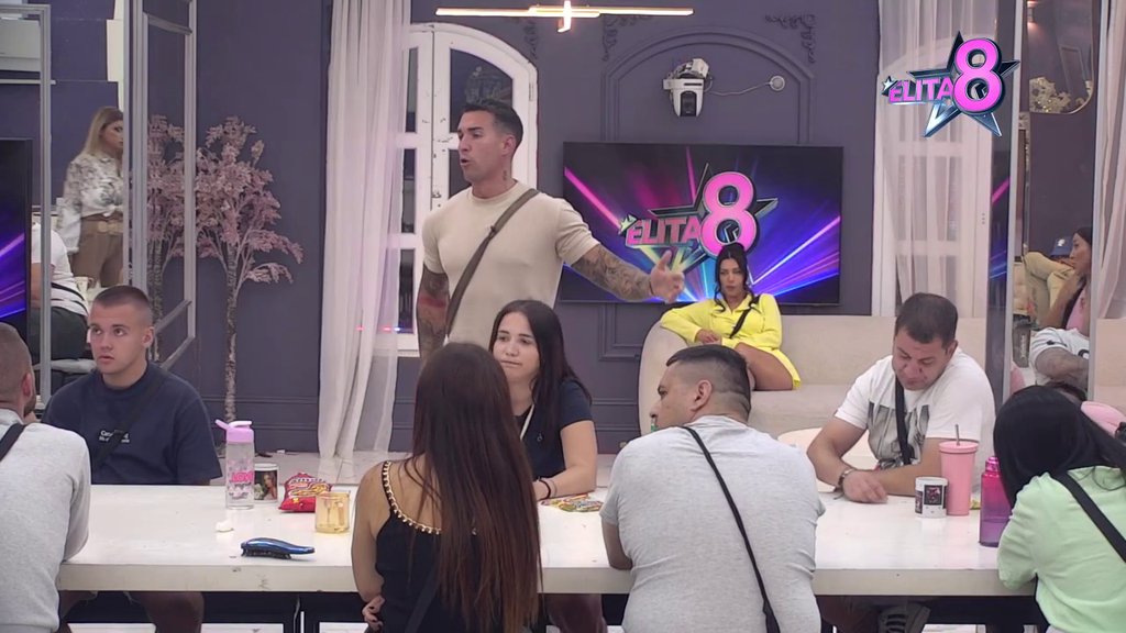 Bez dlake na jeziku! Karić i učesnici ubeđeni da je Anđela počela da puši cigarete zbog situacije s Pavlom, evo kako gledaju na Gastozovo ponašanje (VIDEO)