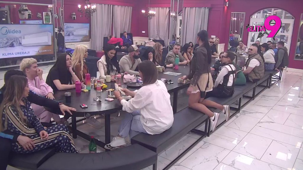 Karambol ne prestaje: Kačavenda i Jakšićka se najstrašnije vređaju, Milena je unakazila za sva vremena! (VIDEO)