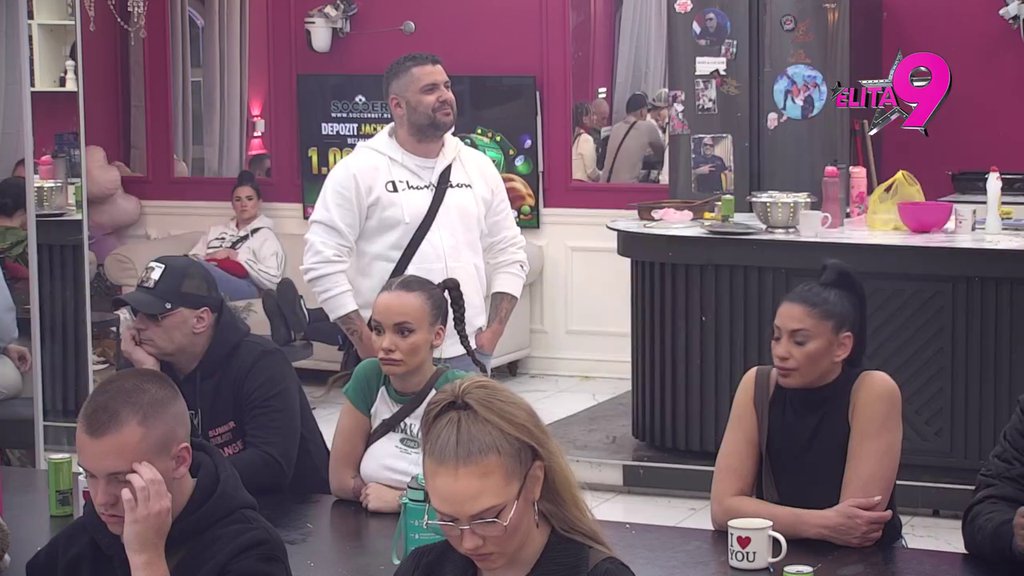 Za dve i po godine su se čule možda šest puta: Asmin progovorio o vezi sa Stanijom i haosu, pa morao da bira između Maje i rijaliti zvezde (VIDEO)