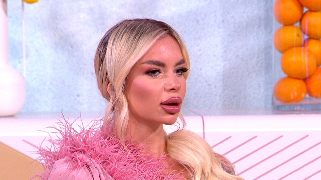 Ceo internet ismeva Anju Todorović: Na poslednoj objavi doživela totalni peh sa fotošopom, nećete verovati šta je uradila sa nožnim prstima! (FOTO)