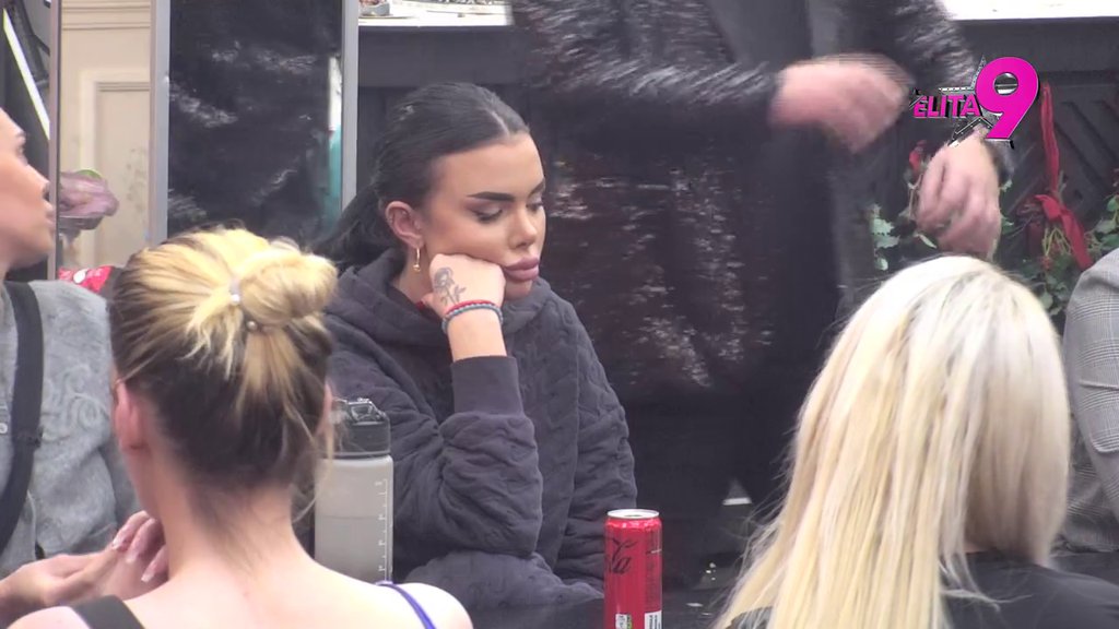 Ne može da pronađe izlaz: Anita pokušava da se izvuče iz navode afere sa Reljom, cimeri je ponovo saterali u ćošak (VIDEO)