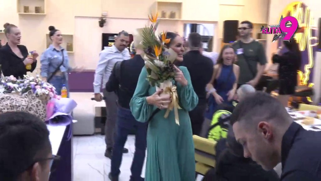 Zapušio usta dušmanima! Srđan Kačavenda ovim poklonom dokazao koliko mu je Milena bitna, ona procvetala od sreće (VIDEO)