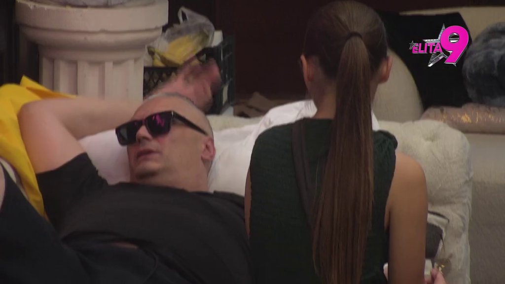 DOSADILA SI MI: Luks ODUVAO Saru, ona briznula u plač, pa ga zamolila za OPROŠTAJ! (VIDEO)