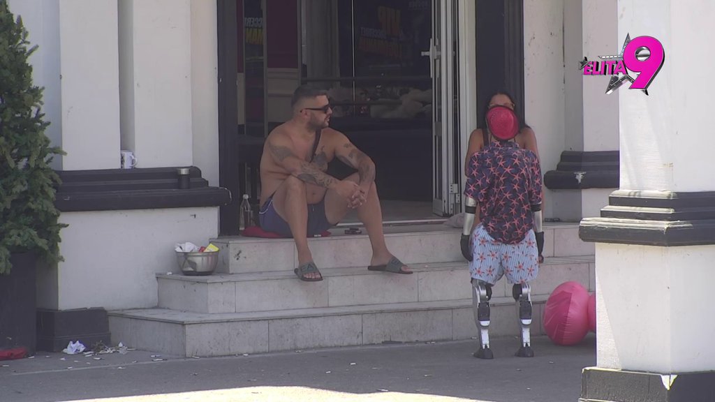 Takvim komadima je moja majka brisala prozore! Asmin ne može da podnese Majino provokativno oblačenje, požalio se Toši! (VIDEO)