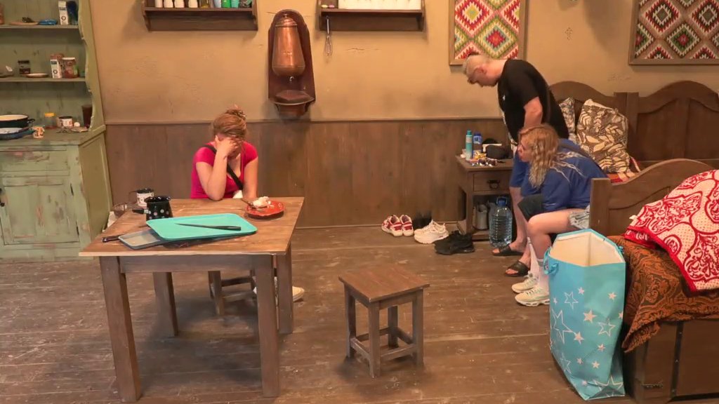 'STAVILI SU MI BALEGU NA JASTUK I TESTEROM ISEKLI ŠTIKLE' Sneža Kušadasi nakon silnih sukoba doživela potpuni BRODOLOM (VIDEO)